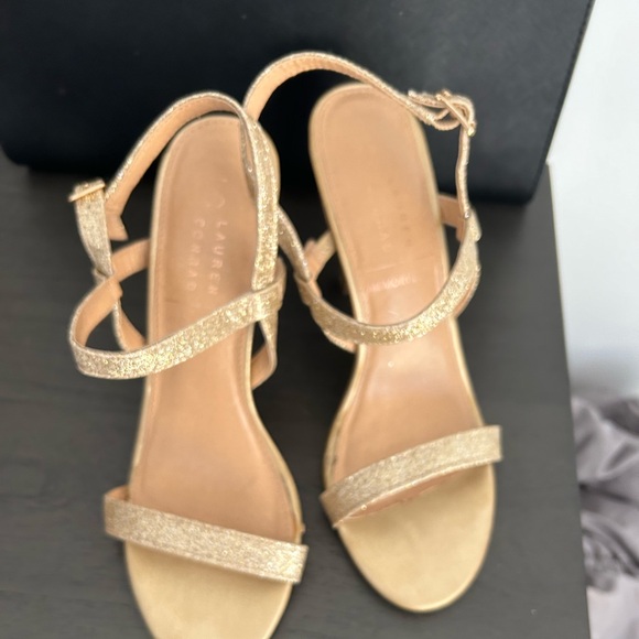 Laura  Conrad Sparkly Gold Heels Size 8 - Picture 1 of 4
